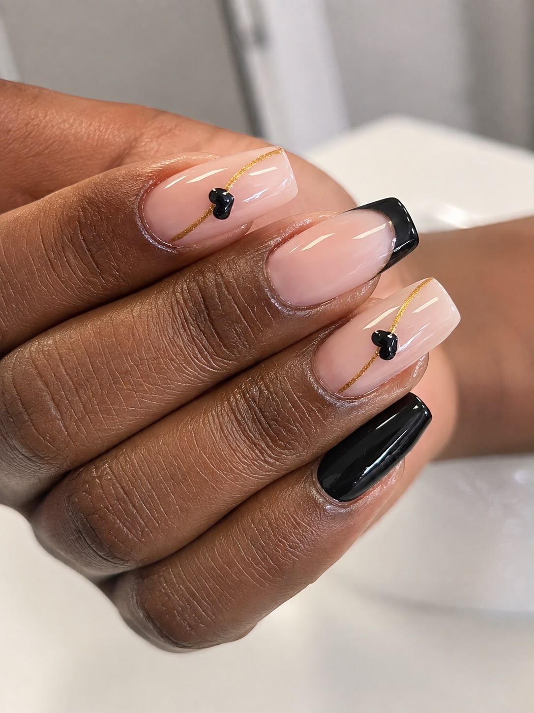 French preta com fio dourado e corações